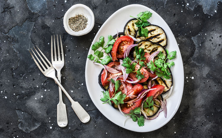 Ensalada de berenjena condimentada